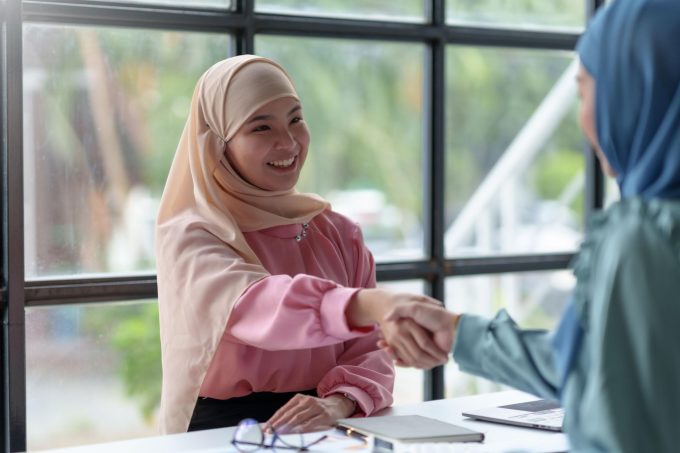Hadis tentang Amanah: Mengapa Kepercayaan Lebih Berharga daripada Kepintaran?