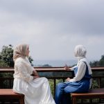 Mengapa Rasulullah ﷺ Lebih Banyak Mendengarkan daripada Berbicara? Pelajaran Komunikasi yang Semakin Langka di Era Digital