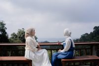 Mengapa Rasulullah ﷺ Lebih Banyak Mendengarkan daripada Berbicara? Pelajaran Komunikasi yang Semakin Langka di Era Digital