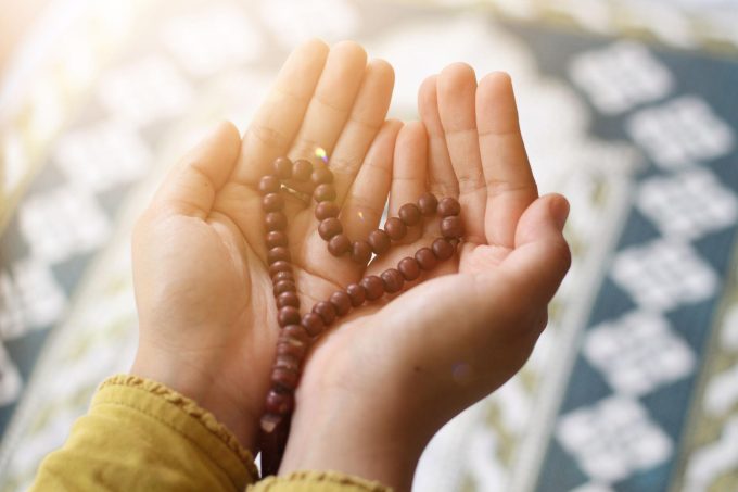 Kenapa Bershalawat Bisa Menenangkan Hati? Penjelasan Spiritual & Psikologis